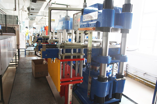 成型機台.jpg 成型機台.jpg